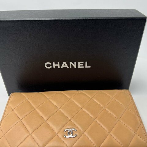 Chanel 菱格紋長款對折皮夾