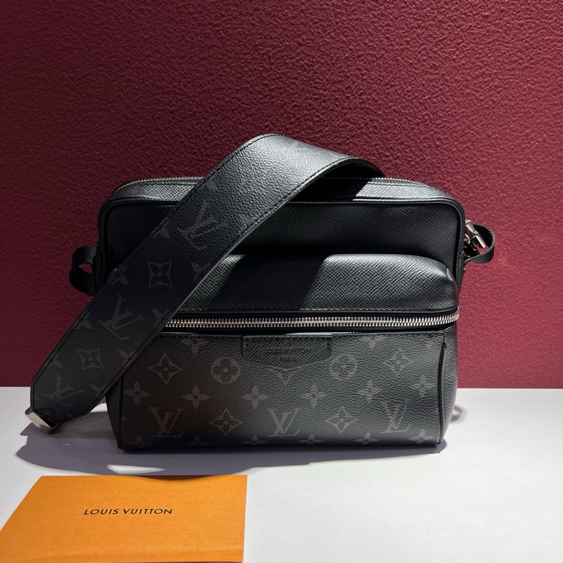 路易威登/Louis Vuitton Outdoor系列 經典黑老花拼黑皮郵差包 斜挎包 1尺寸:26 x 20 x 10.5 。-0