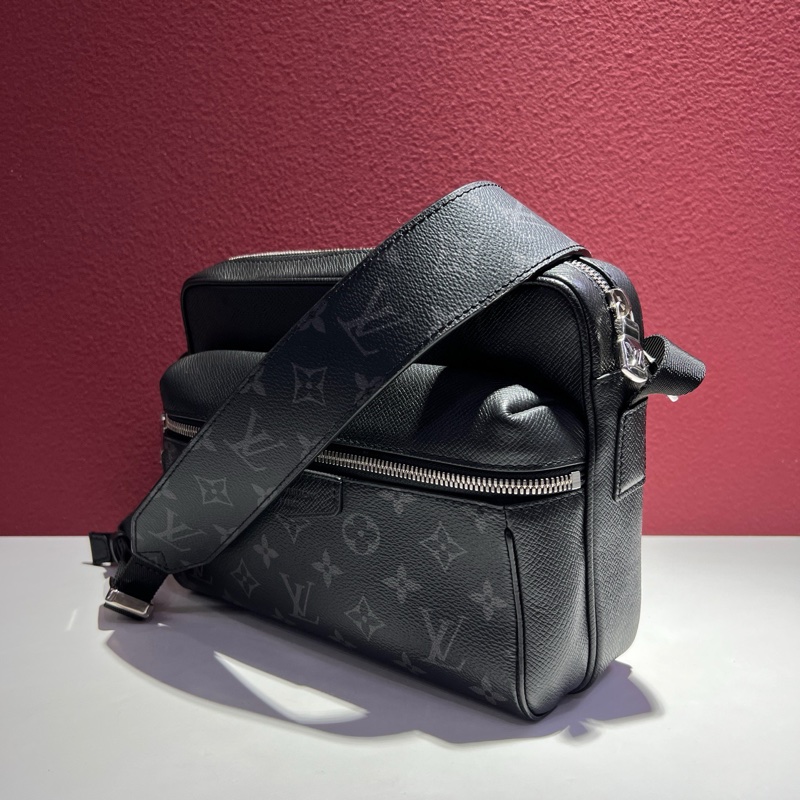 路易威登/Louis Vuitton Outdoor系列 經典黑老花拼黑皮郵差包 斜挎包 1尺寸:26 x 20 x 10.5 。-2