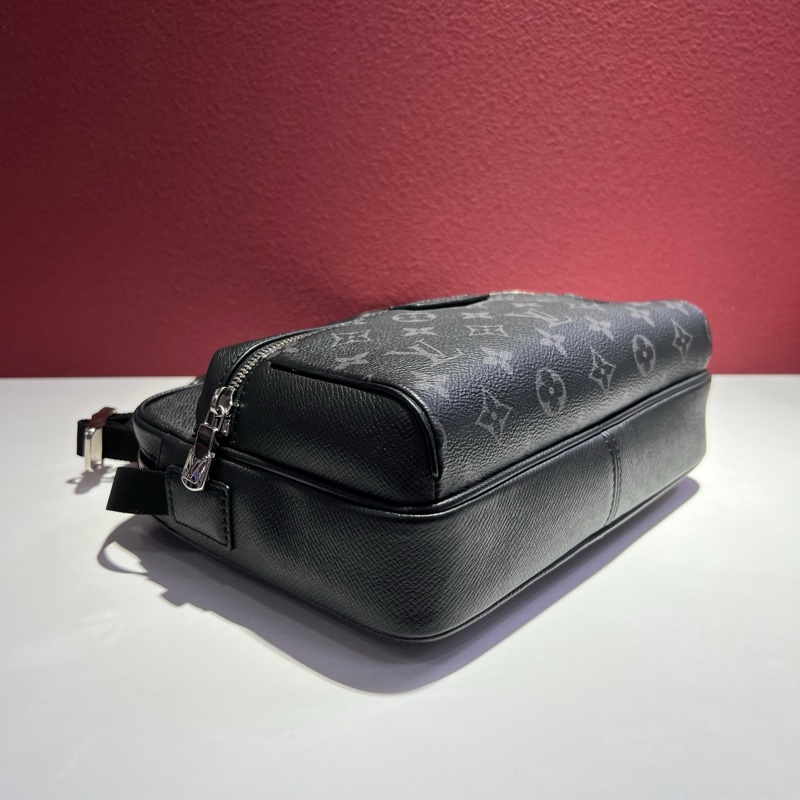 路易威登/Louis Vuitton Outdoor系列 經典黑老花拼黑皮郵差包 斜挎包 1尺寸:26 x 20 x 10.5 。-5