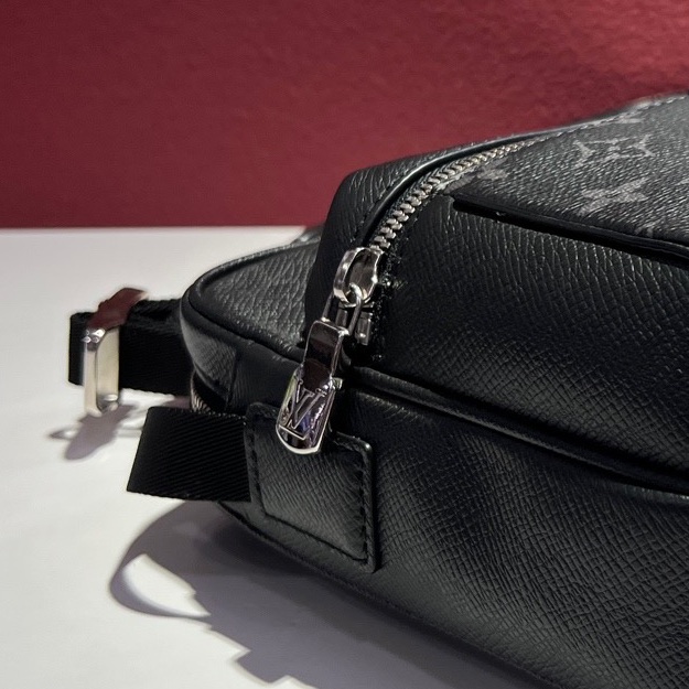 路易威登/Louis Vuitton Outdoor系列 經典黑老花拼黑皮郵差包 斜挎包 1尺寸:26 x 20 x 10.5 。-8