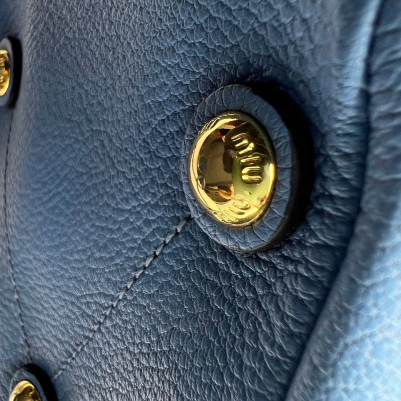 Miu Miu 鎖扣水桶包-7