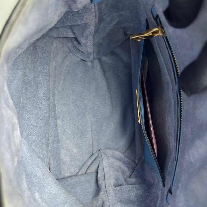 Miu Miu 鎖扣水桶包-13