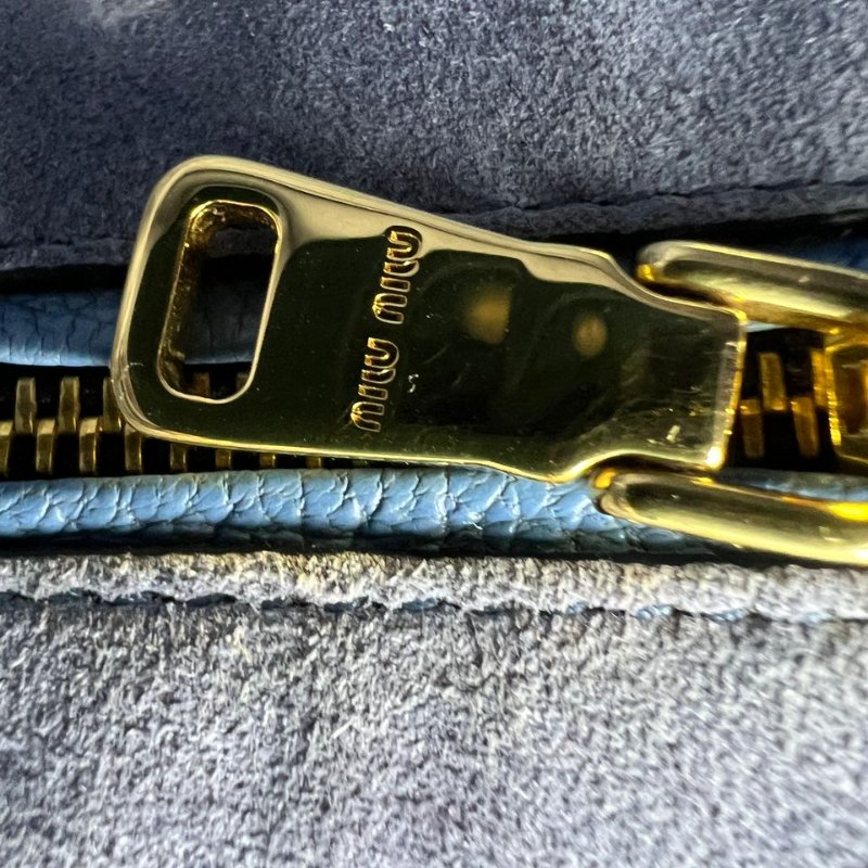 Miu Miu 鎖扣水桶包-16