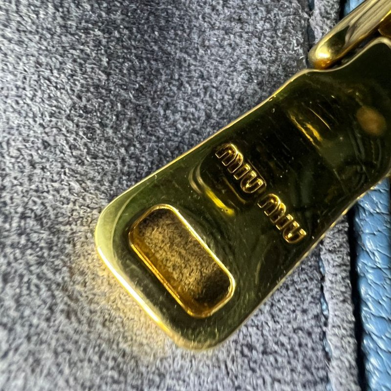 Miu Miu 鎖扣水桶包-17