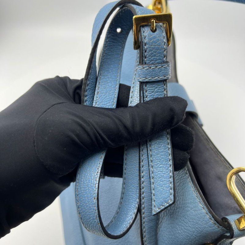 Miu Miu 鎖扣水桶包-21