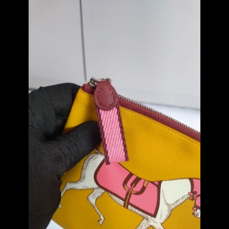 Hermes 駝黃底白馬/粉底白線皮革拉鍊小方零錢包-5