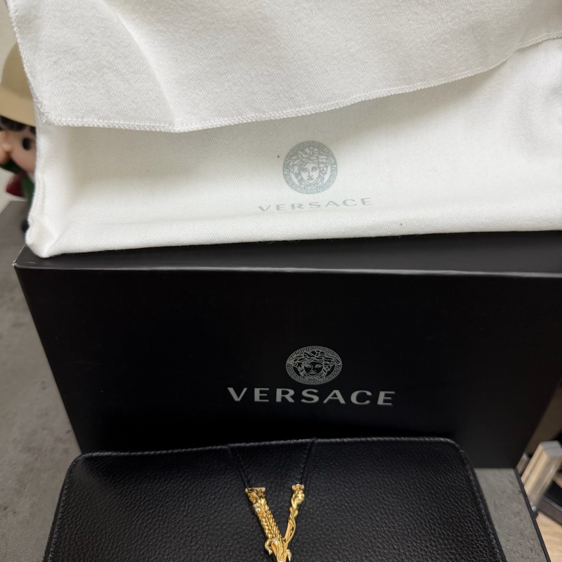 Versace 經典V字長夾-10
