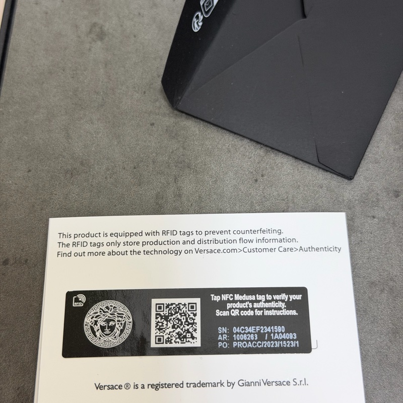 Versace 經典V字長夾-11