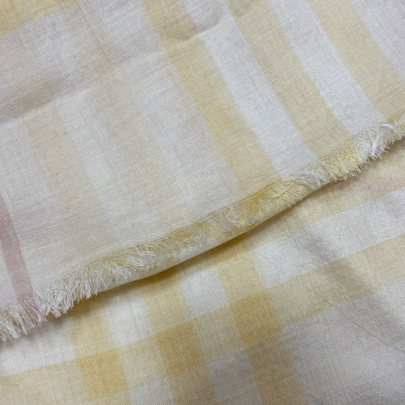 Burberry 寬版格紋羊毛圍巾 卡士達米色-6