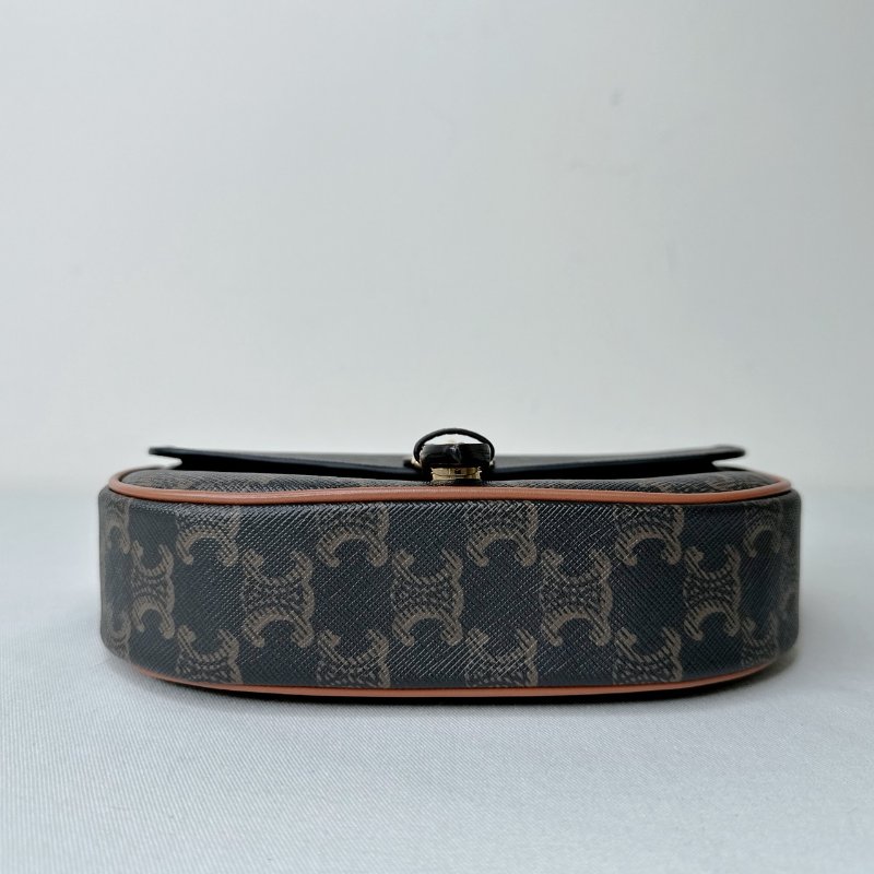 CELINE 全新FOLCO凱旋門老花馬鞍包-10