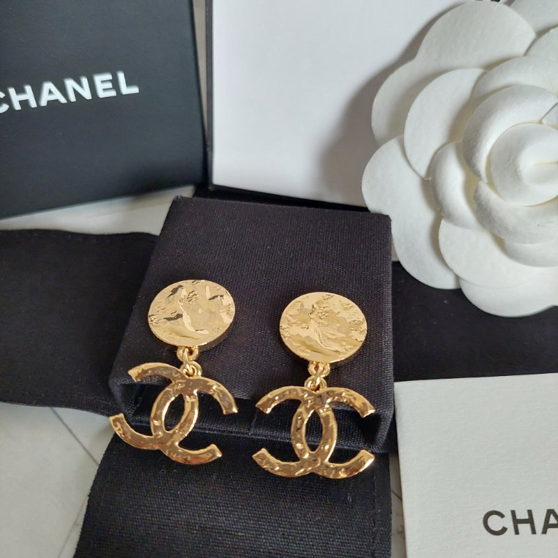 Chanel 24c🌈現品實拍 🌈金色熔岩圓雙C耳環👏9.8成新 未使用閒置品-11