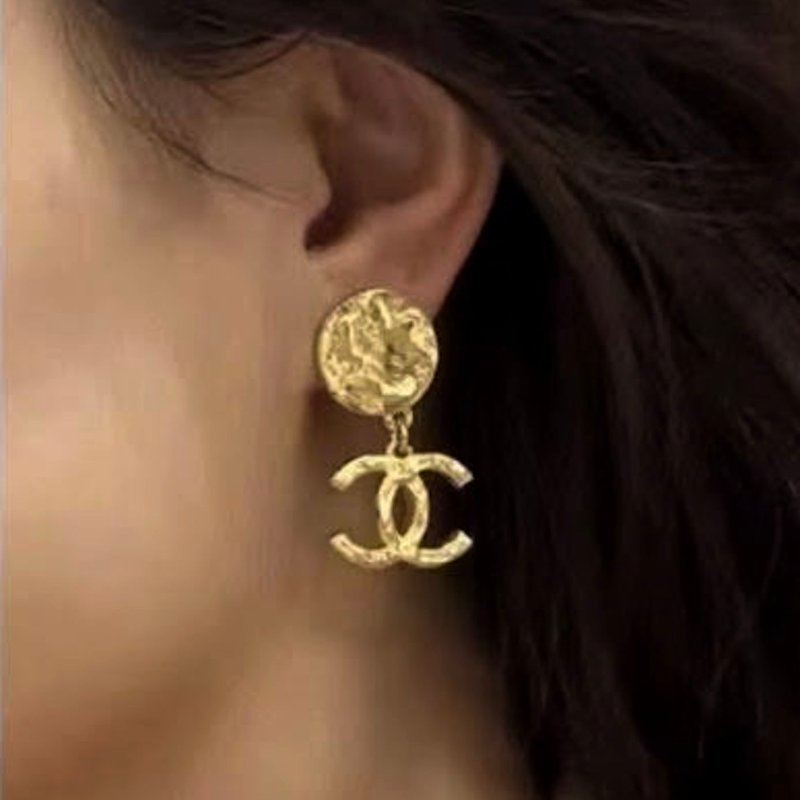 Chanel 24c🌈現品實拍 🌈金色熔岩圓雙C耳環👏9.8成新 未使用閒置品-14