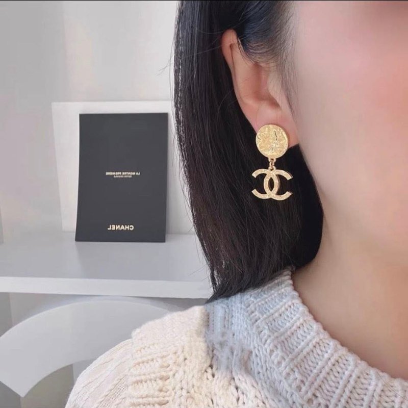 Chanel 24c🌈現品實拍 🌈金色熔岩圓雙C耳環👏9.8成新 未使用閒置品-16