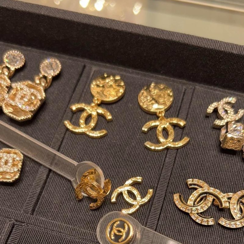 Chanel 24c🌈現品實拍 🌈金色熔岩圓雙C耳環👏9.8成新 未使用閒置品-17