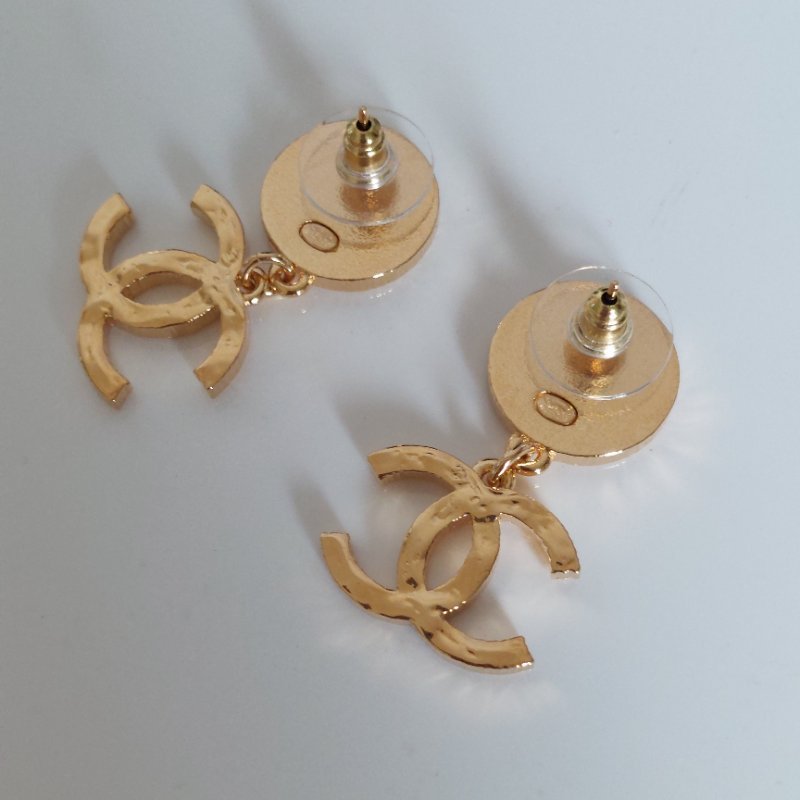 Chanel 24c🌈現品實拍 🌈金色熔岩圓雙C耳環👏9.8成新 未使用閒置品-37