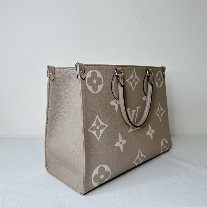 LV OnTheGo MM斑鳩灰托特包-6