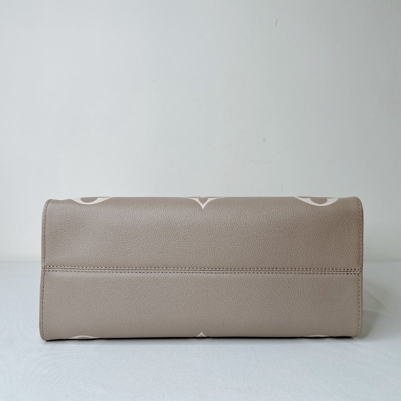 LV OnTheGo MM斑鳩灰托特包-9