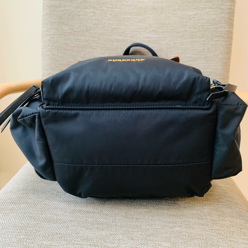 Burberry 焦糖色皮革軍旅後背包 (經典黑/M號)-9