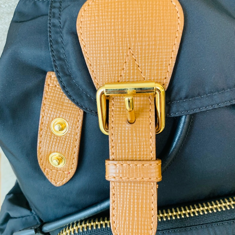 Burberry 焦糖色皮革軍旅後背包 (經典黑/M號)-14