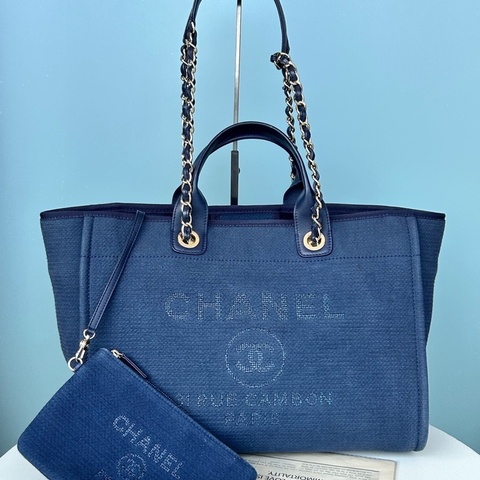 Chanel香奈兒芯片款藍色大號沙灘包托特包，底長39釐米