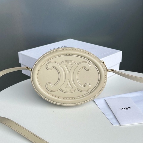 Celine賽琳凱旋門logo月餅包斜挎包，底長16釐米，附件盒子小票。