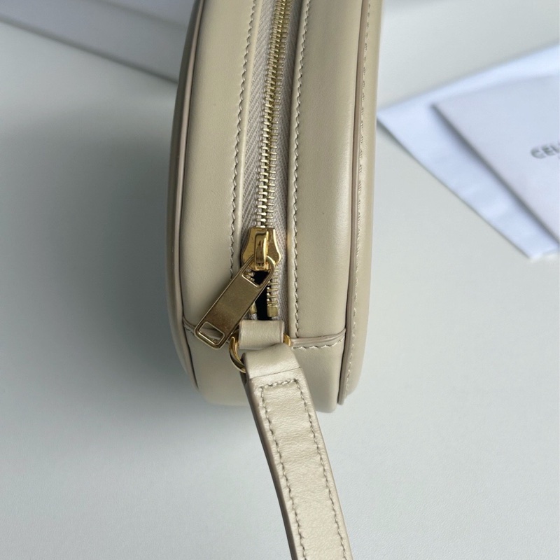 Celine賽琳凱旋門logo月餅包斜挎包，底長16釐米，附件盒子小票。-4