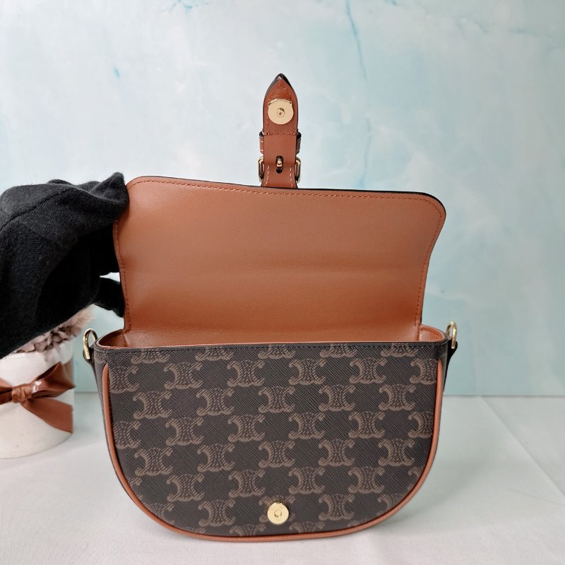 CELINE 全新FOLCO凱旋門馬鞍包-4