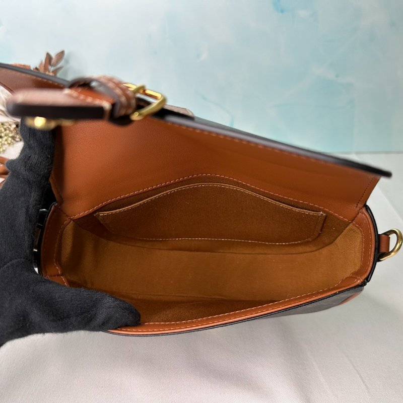 CELINE 全新FOLCO凱旋門馬鞍包-5