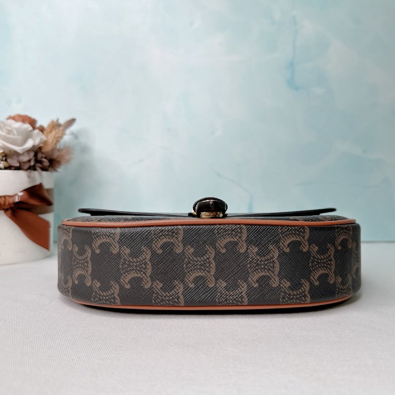 CELINE 全新FOLCO凱旋門馬鞍包-6