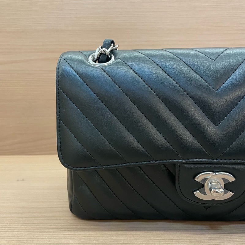 NO:C69 Chanel香奈儿V纹 cf黑色羊皮 中號2021年，30開 有卡 有塵袋 無盒子，尺寸底長23*高14*寬7*-7