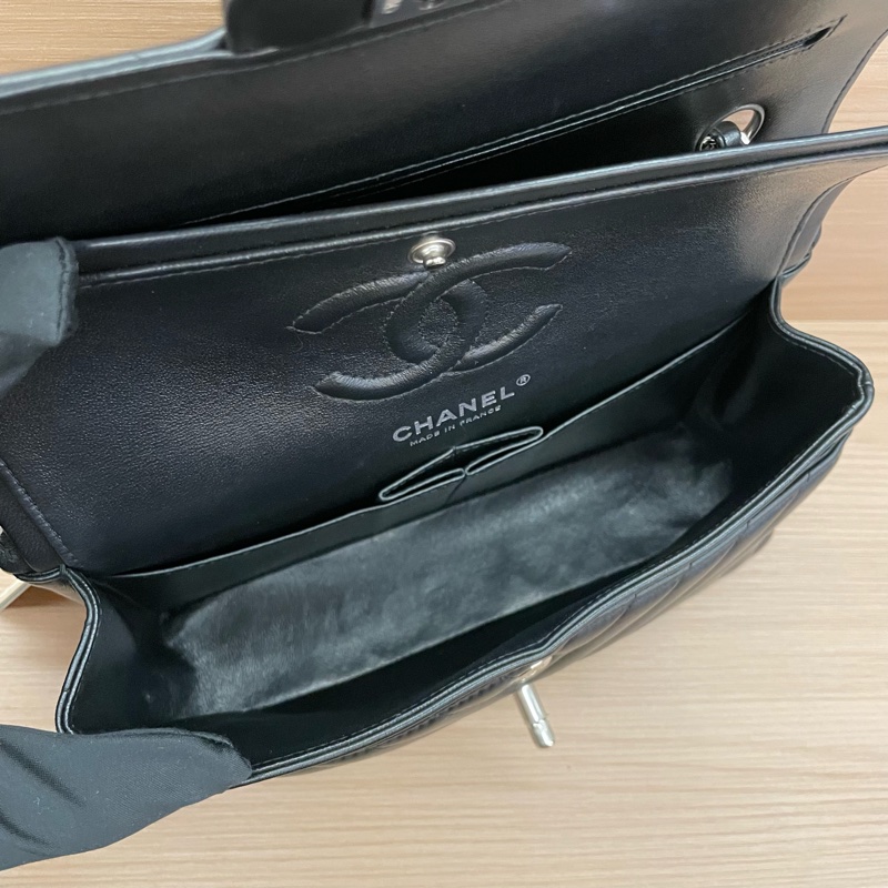 NO:C69 Chanel香奈儿V纹 cf黑色羊皮 中號2021年，30開 有卡 有塵袋 無盒子，尺寸底長23*高14*寬7*-12