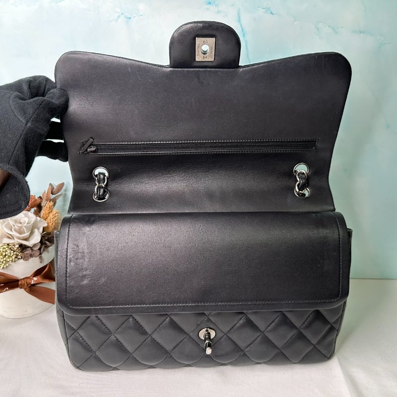 CHANEL 黑銀羊CF30-4