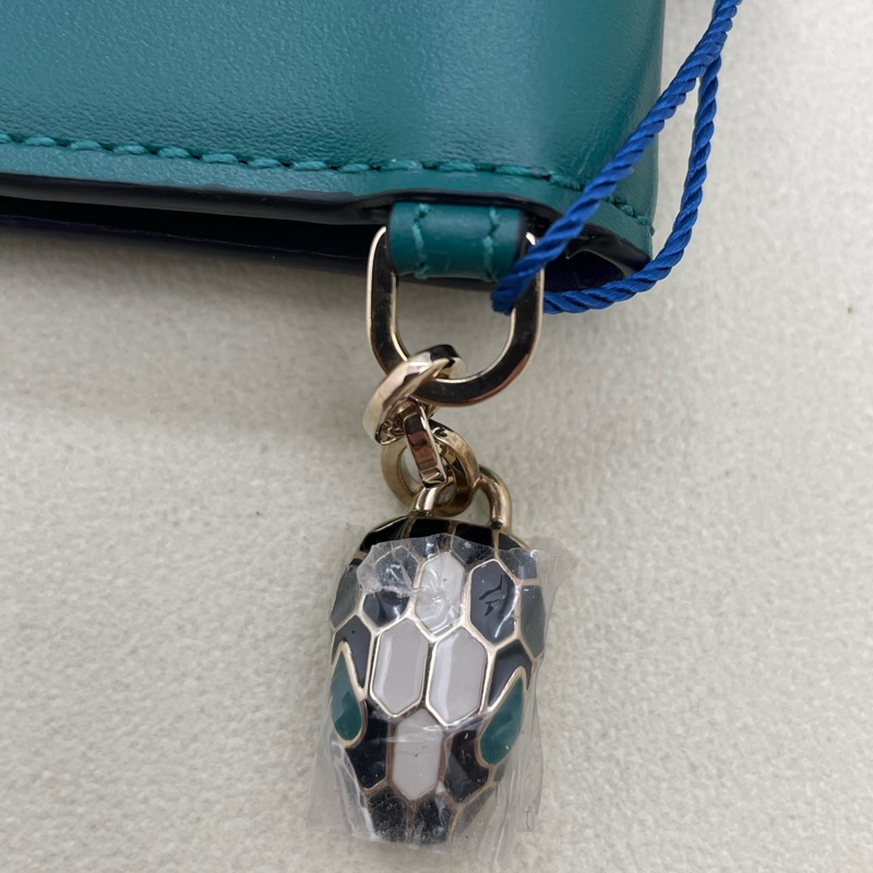 99新寶格麗/Bvlgari  蛇頭卡包 小牛皮  附件:盒子 保卡-2