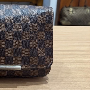 LouisVuitton 路易威登棕棋盤格翻蓋郵差包信封包,耐磨耐造 尺寸約:20x13x5.5cm-1