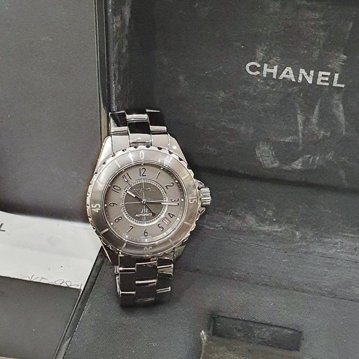 【大眾名錶】CHANEL 香奈兒 H2979經典 J12系列 2015/09卡 鈦陶瓷 數字面盤 摺疊扣 錶徑38 G143-1