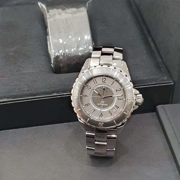 【大眾名錶】CHANEL 香奈兒 H2979經典 J12系列 2015/09卡 鈦陶瓷 數字面盤 摺疊扣 錶徑38 G143-3