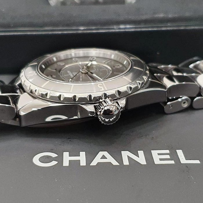 【大眾名錶】CHANEL 香奈兒 H2979經典 J12系列 2015/09卡 鈦陶瓷 數字面盤 摺疊扣 錶徑38 G143-7
