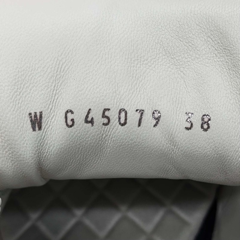 CHANEL香奈兒 空軍一號 雙C大logo 鐳射銀配色 38碼-5