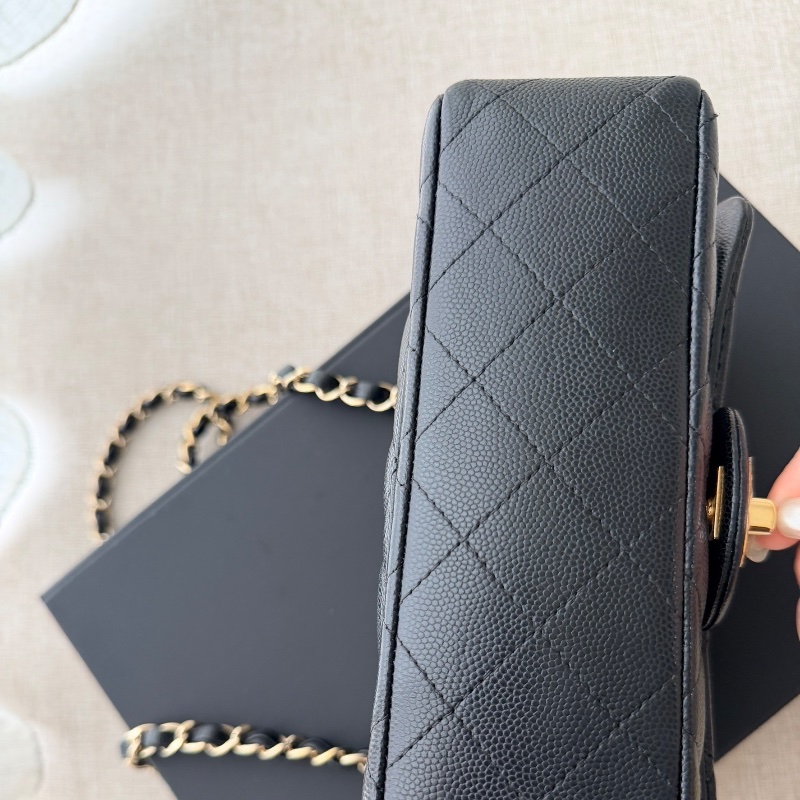 Chanel CF20 minicoco20 「現貨」絕版荔枝魚子醬牛皮配金釦！20公分超人氣經典款 最耐用有質感的皮革  9新  配件：紙盒、塵套-13