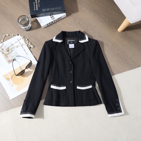 CHANEL黑白撞色西裝外套