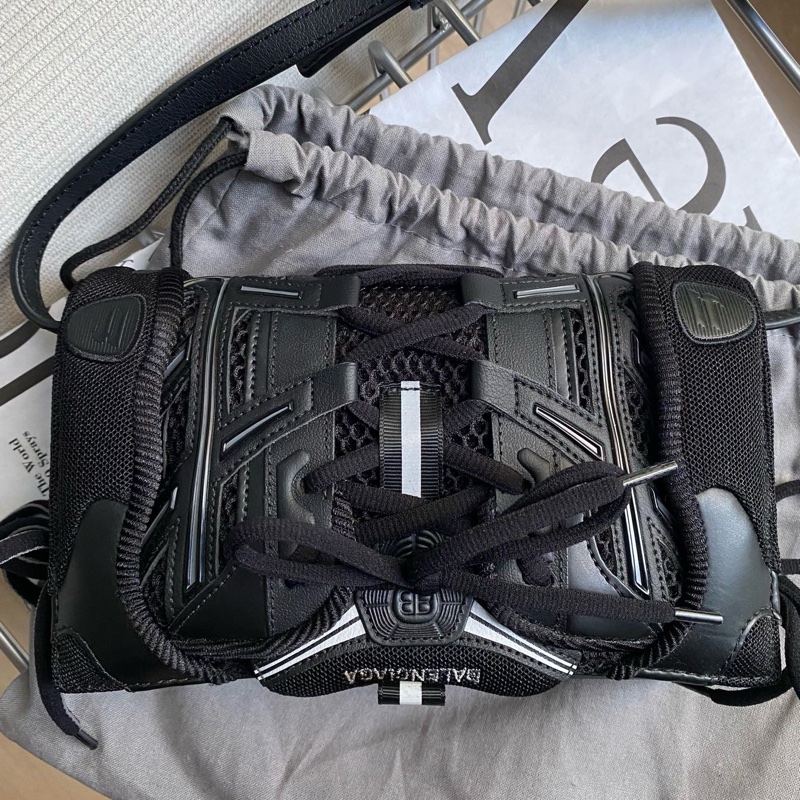 Balenciaga巴黎世家 球鞋綁帶包 黑銀 有塵袋 尺寸:19×11×5。-0