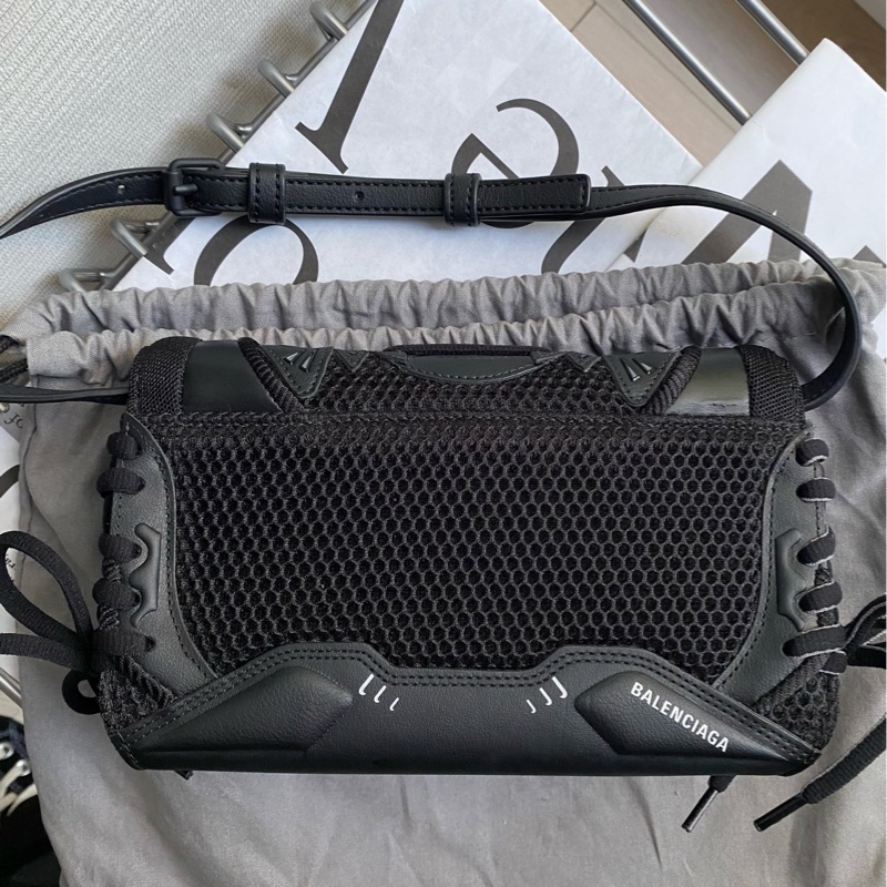 Balenciaga巴黎世家 球鞋綁帶包 黑銀 有塵袋 尺寸:19×11×5。-1