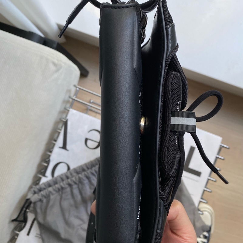 Balenciaga巴黎世家 球鞋綁帶包 黑銀 有塵袋 尺寸:19×11×5。-3