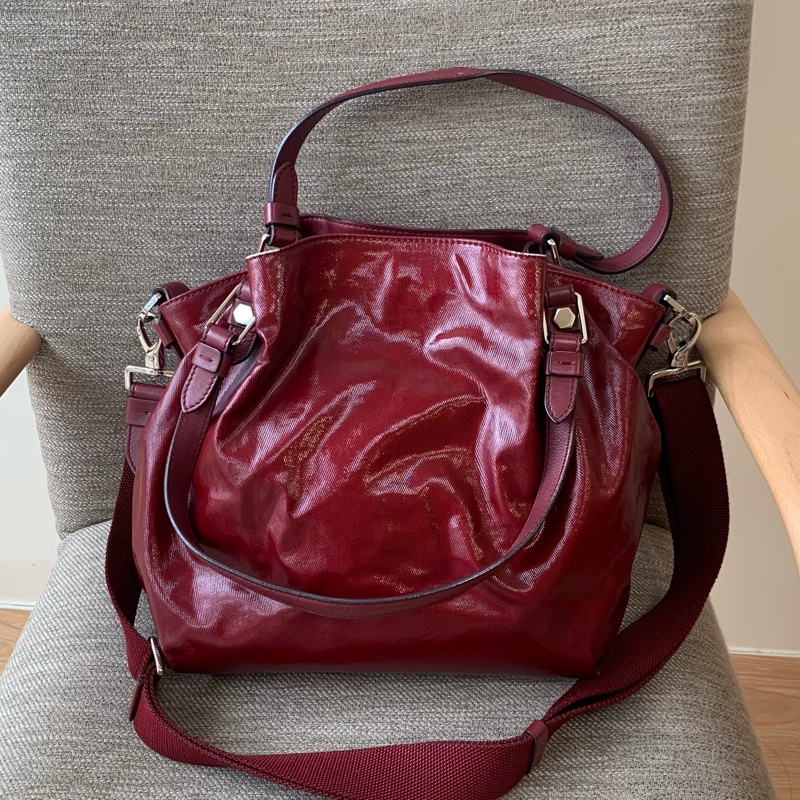 TOD’S FLOWER系列金屬LOGO牛皮飾邊亮漆皮帆布磁釦三層兩用包(中-紫紅)-0