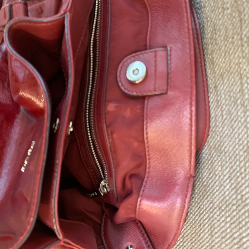 TOD’S FLOWER系列金屬LOGO牛皮飾邊亮漆皮帆布磁釦三層兩用包(中-紫紅)-13