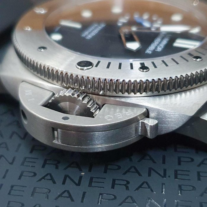 【大眾名錶】PANERAI沛納海 PAM01305 黑面盤 2019/10 藍色小秒針 潛水錶龍頭護橋 B843-6