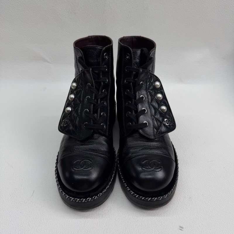 chanel香奈兒 油蠟皮珍珠馬丁靴 黑色珍珠短袖 37碼-1