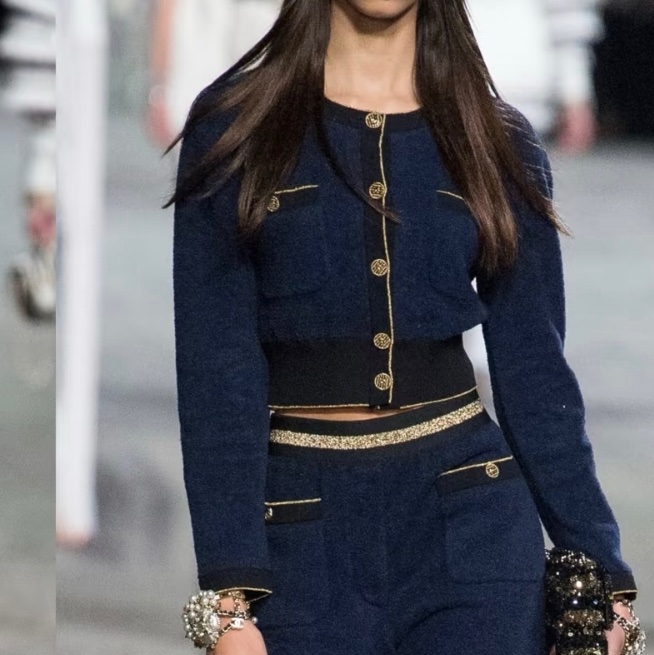 CHANEL拼色短款外套-3