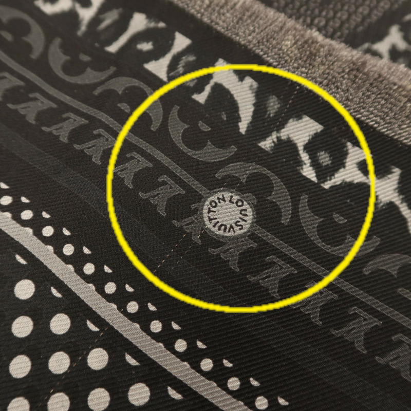 LOUIS VUITTON 絲質Scarf 120x120絲巾-11